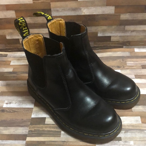 2976 Dr Marten’s Black Chelsea Size 38 EU 7.5-8 US